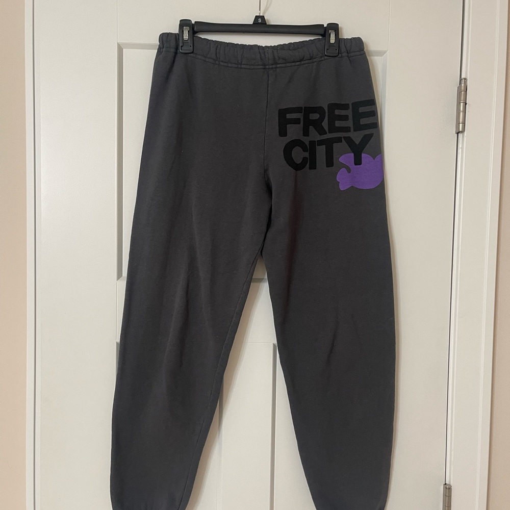Free city sweatpants
